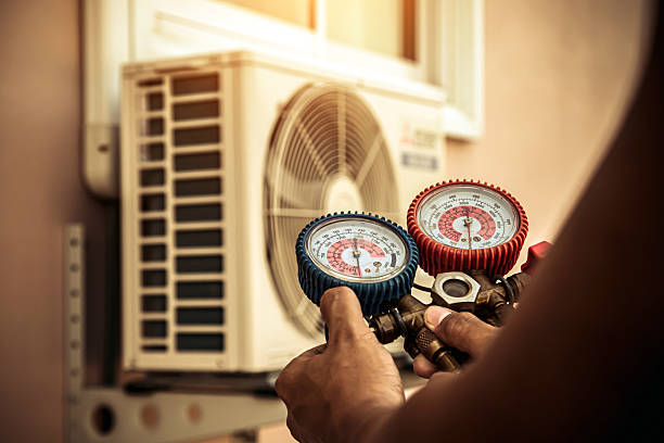 Professional Hvac Installation technician working in Bandera, TX